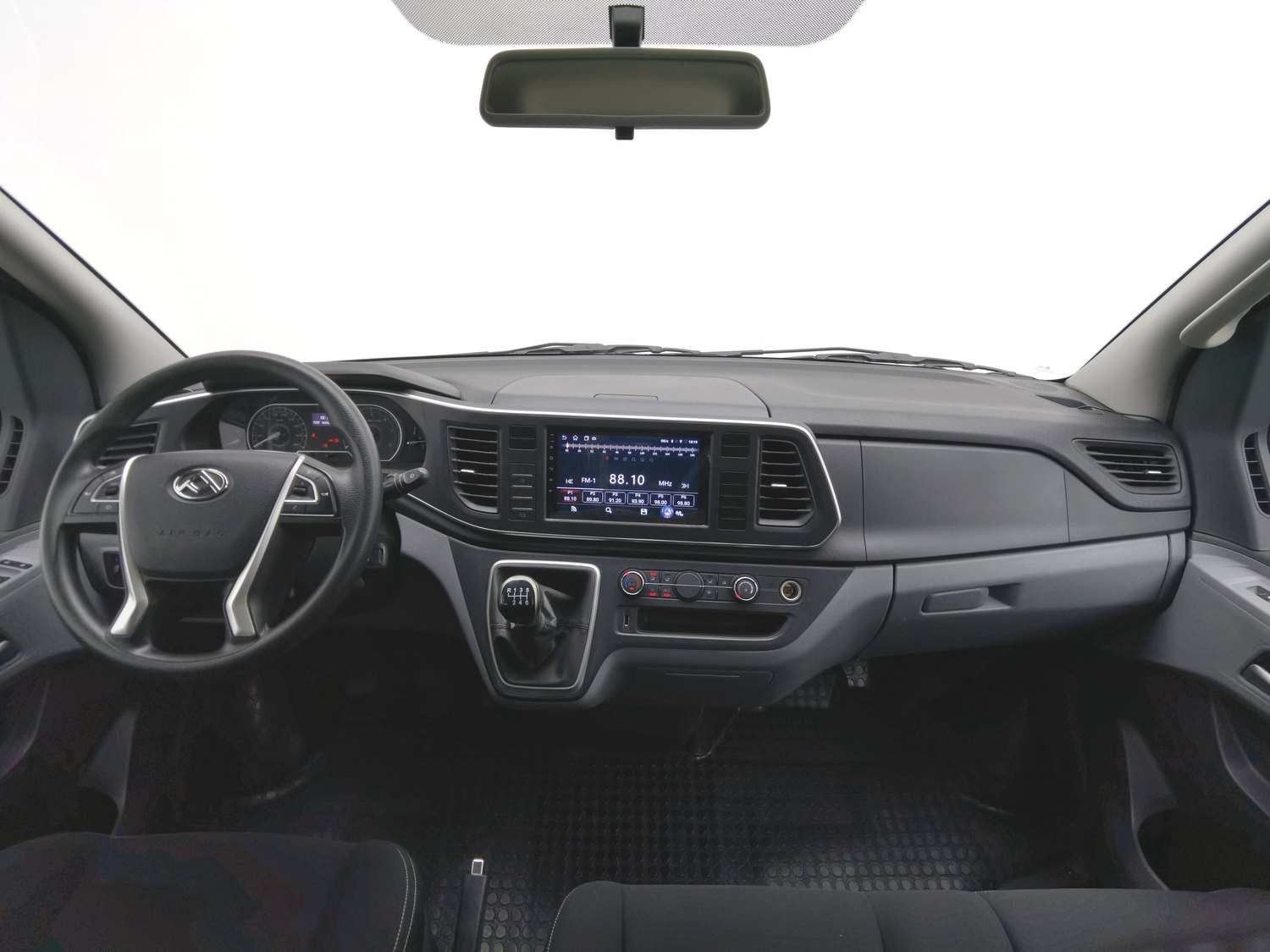 Used SAIC MAXUS V80 2024 2.0 MT