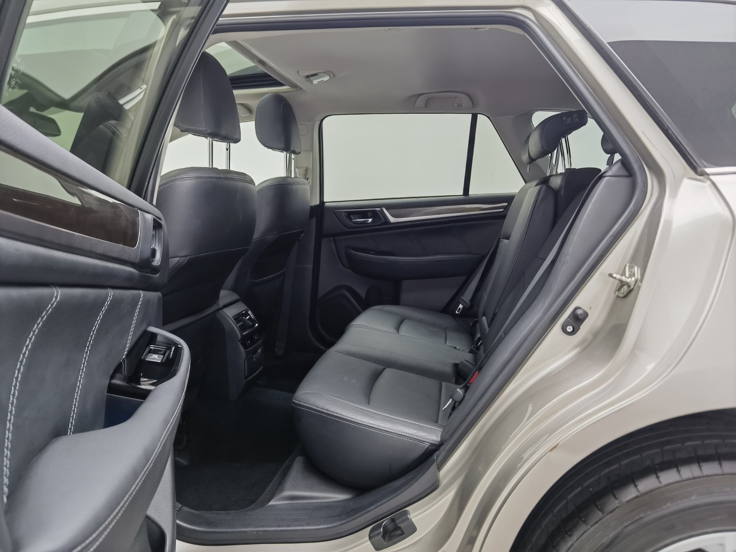 Used Subaru Outback 2016 2.5 AT