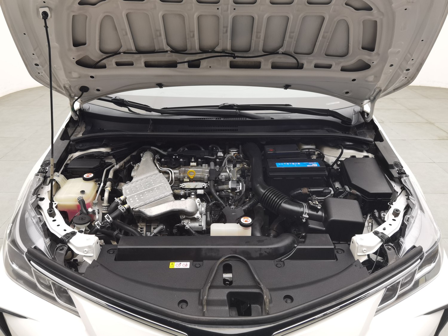 Подержанный Toyota Corolla 2021 года выпуска, 1.2 AT