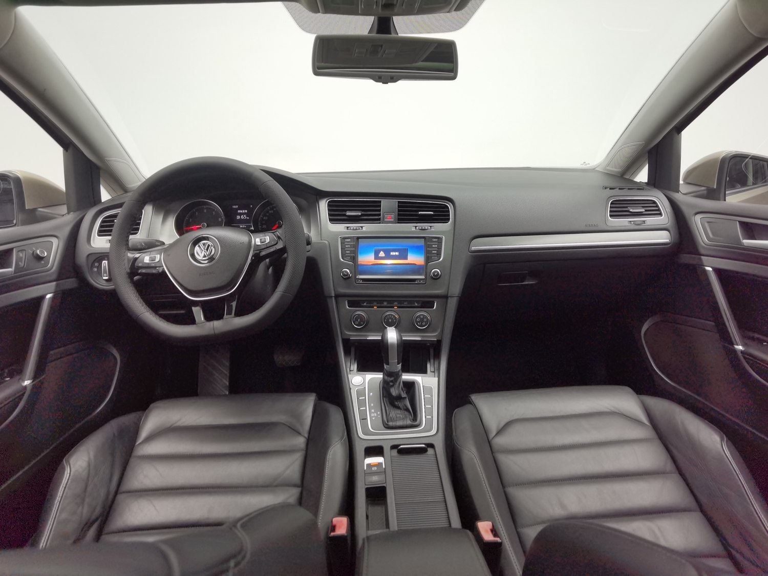 Использованный Volkswagen Golf 2016 1.4 AT