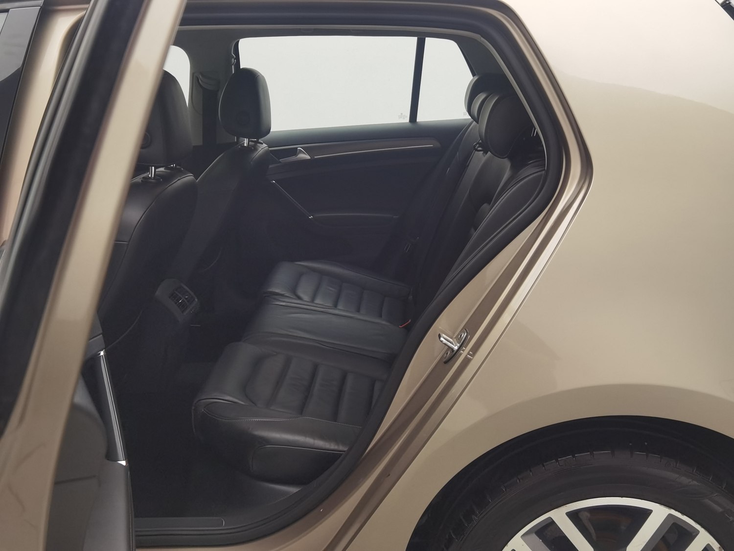 Использованный Volkswagen Golf 2016 1.4 AT