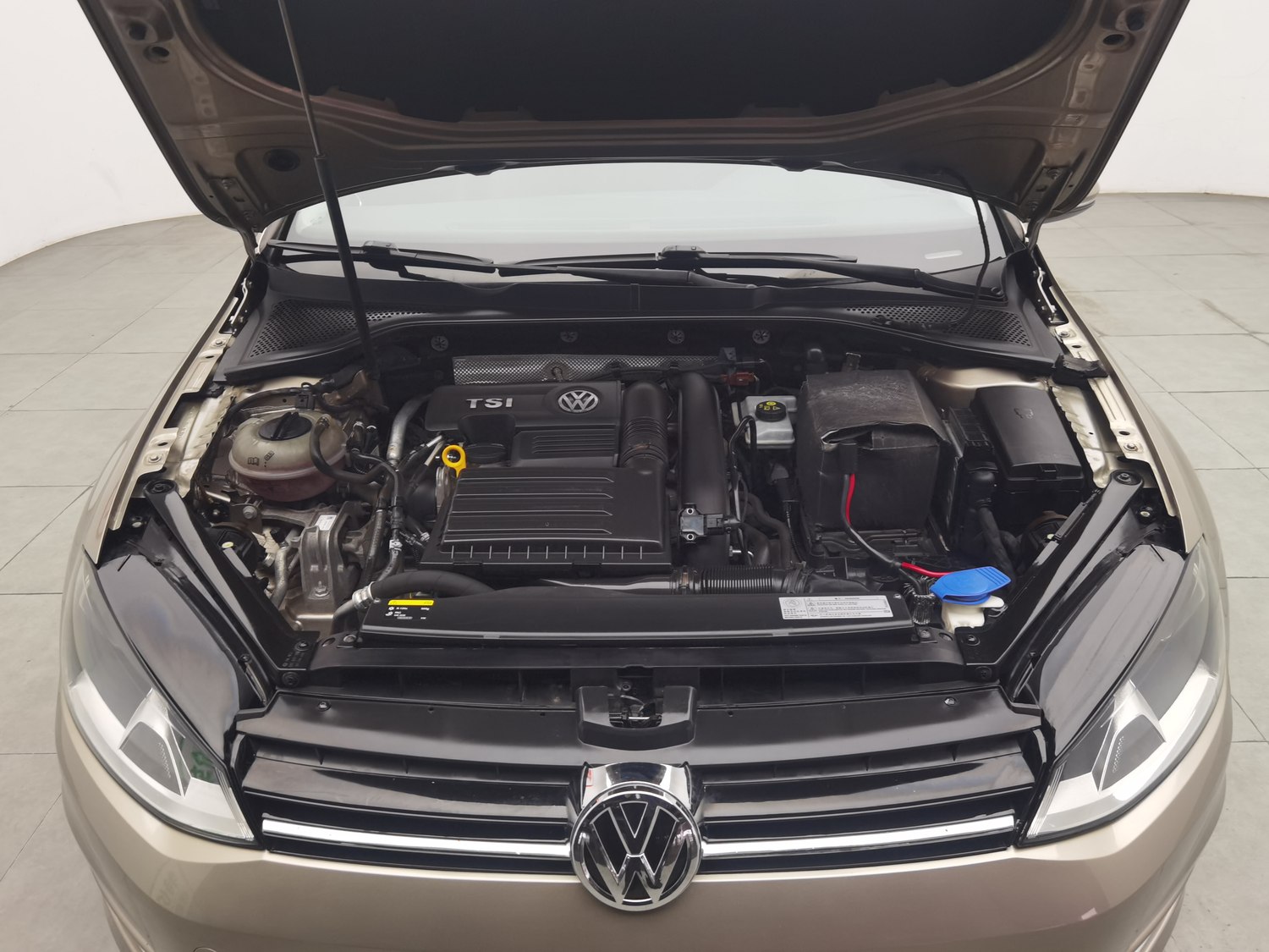 Использованный Volkswagen Golf 2016 1.4 AT