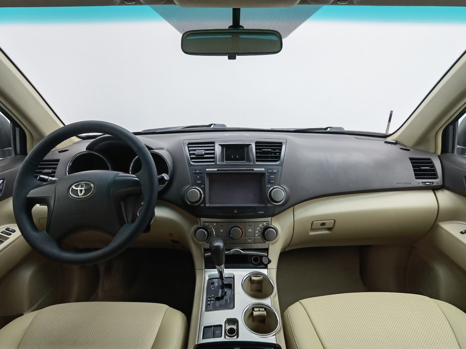 Подержанный Toyota Highlander 2012 года выпуска, двигатель 2.7, автоматическая коробка передач.