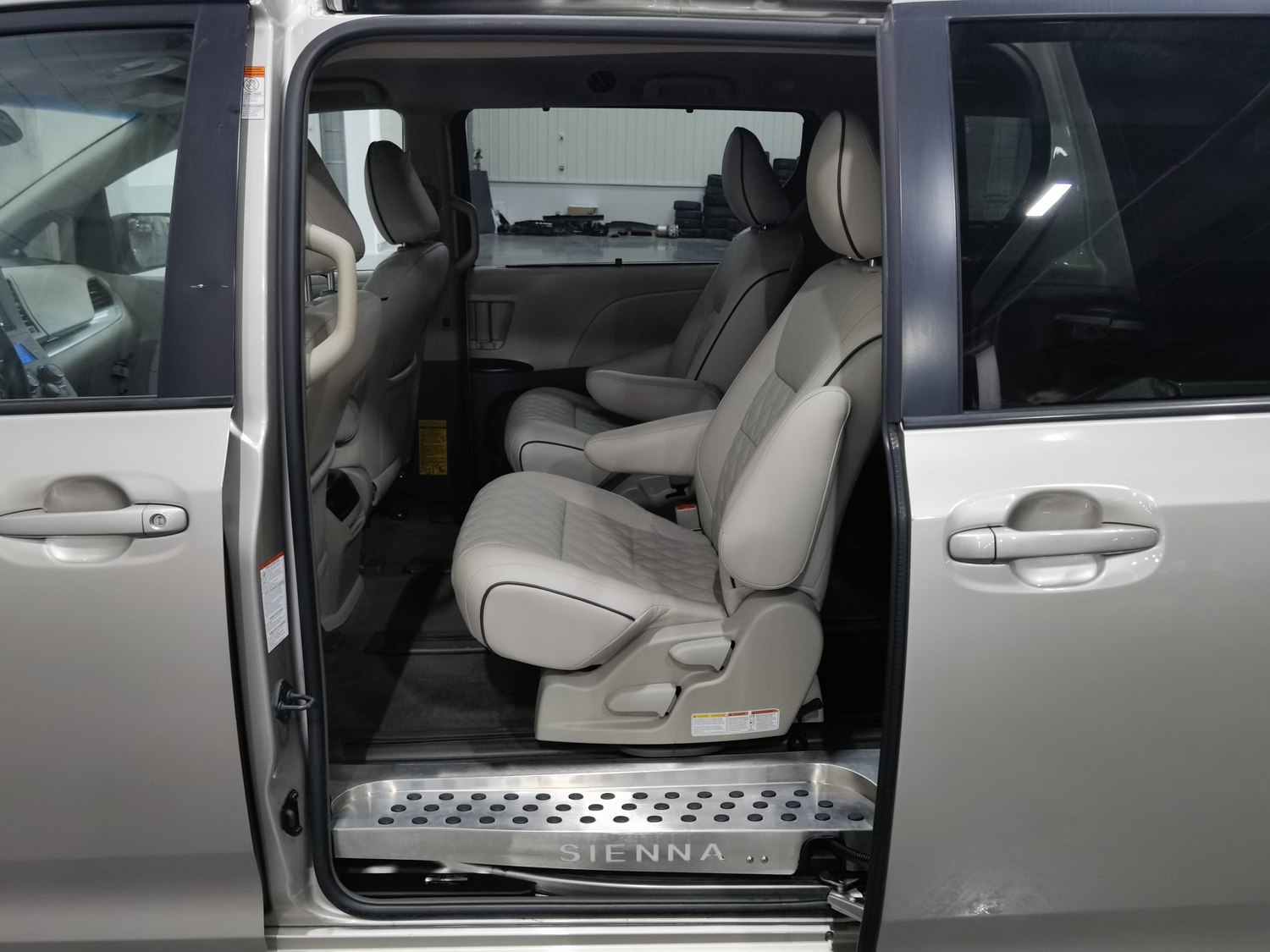 Used Toyota Sienna 2015 3.5 AT