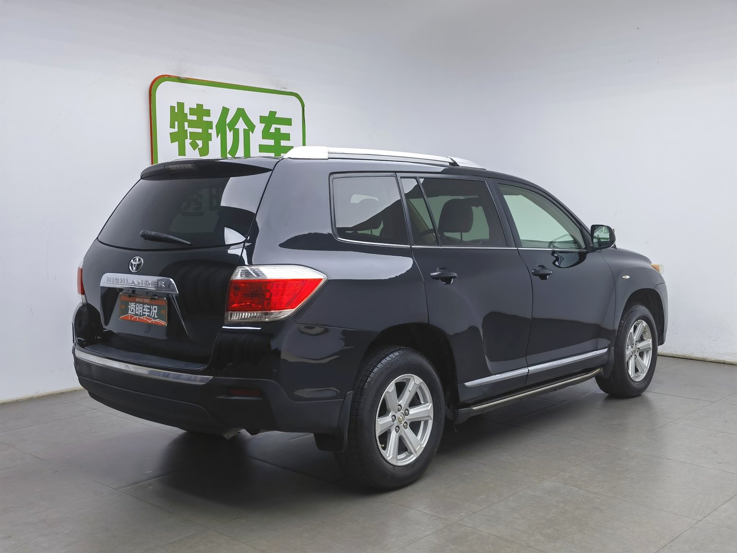 Подержанный Toyota Highlander 2012 года выпуска, двигатель 2.7, автоматическая коробка передач.