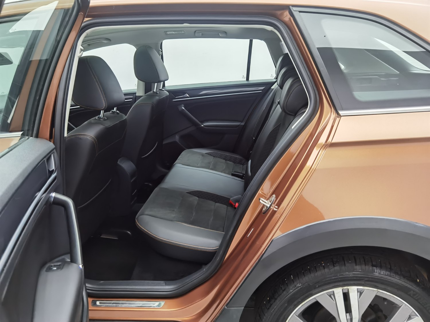 Used Volkswagen C-TREK 2018 1.4 AT