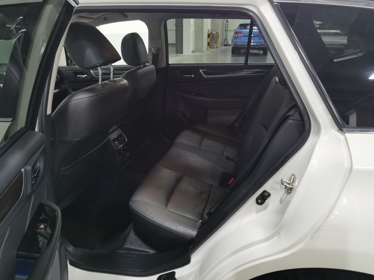 Used Subaru Outback 2016 2.5 AT
