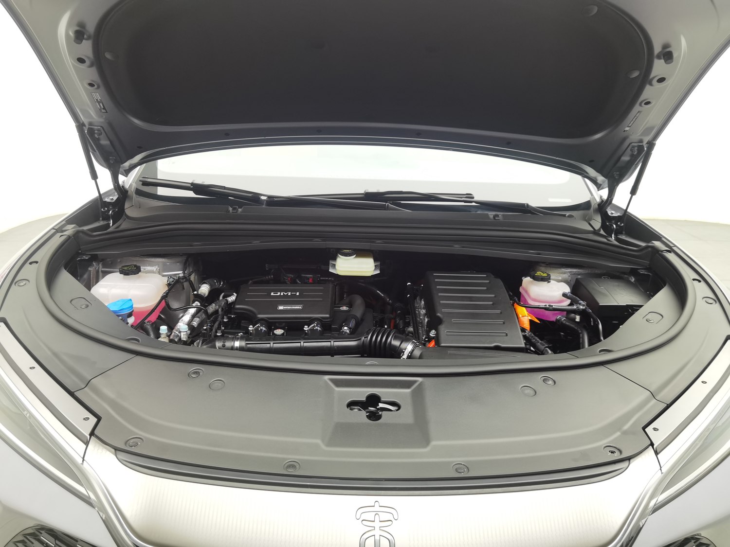Подержанный BYD Song L DM-i 2026 1.5 AT