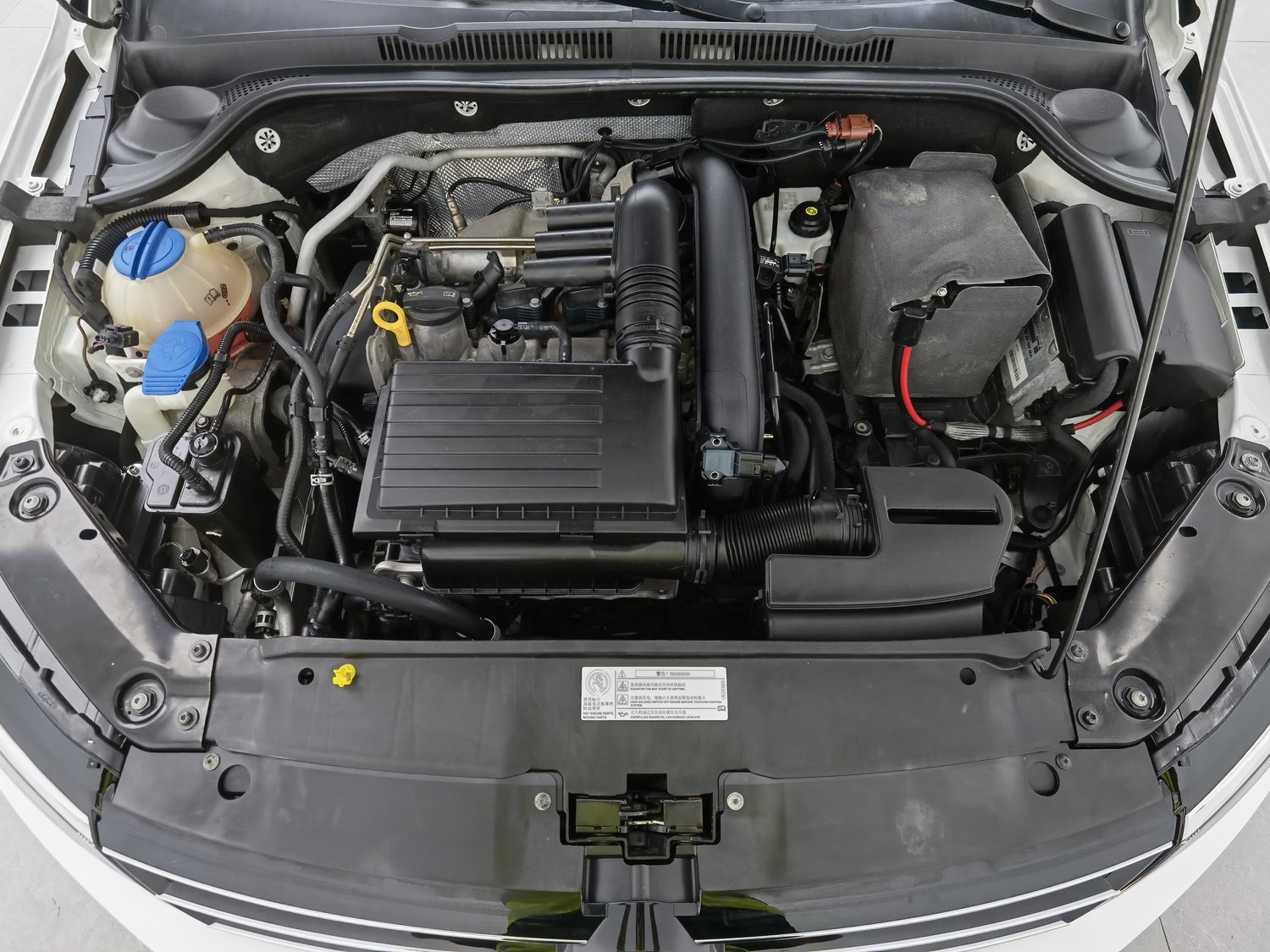Подержанный Volkswagen Sagitar 2017 года выпуска, 1.4 AT