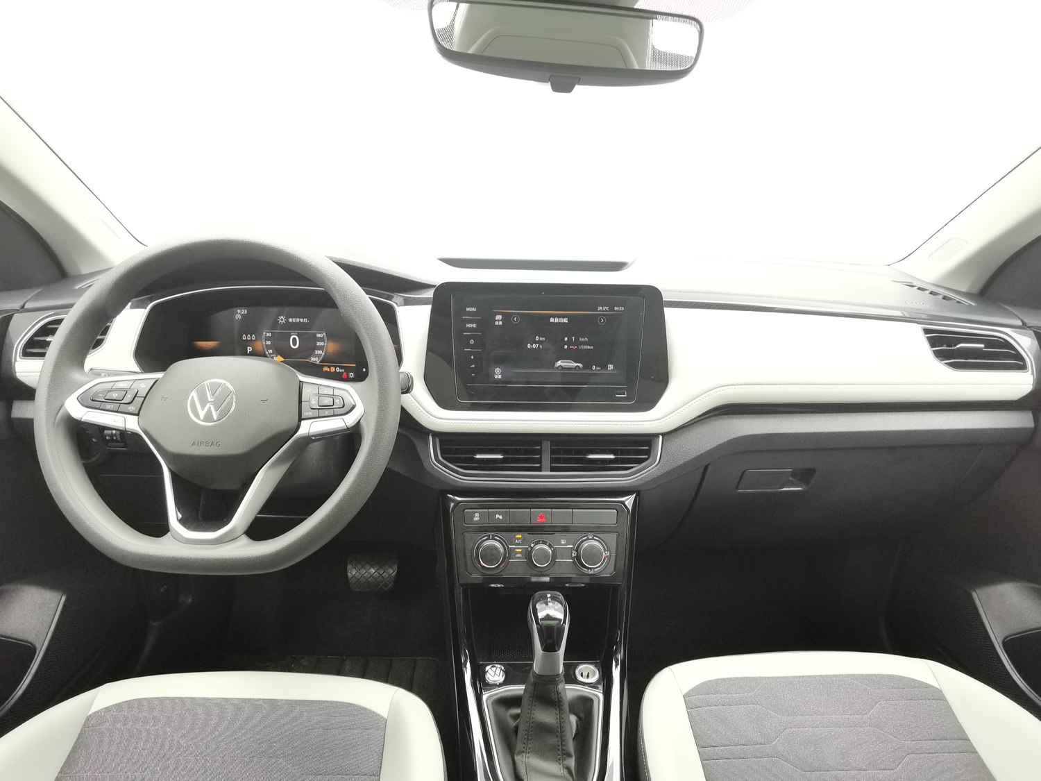 Used Volkswagen Tharu 2025 1.5 AT