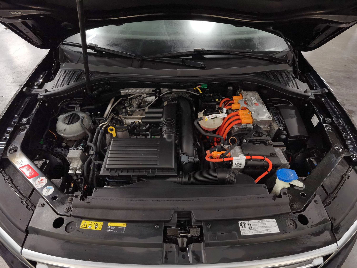 Б/у Volkswagen Tiguan L NEV 2021 1.4 AT