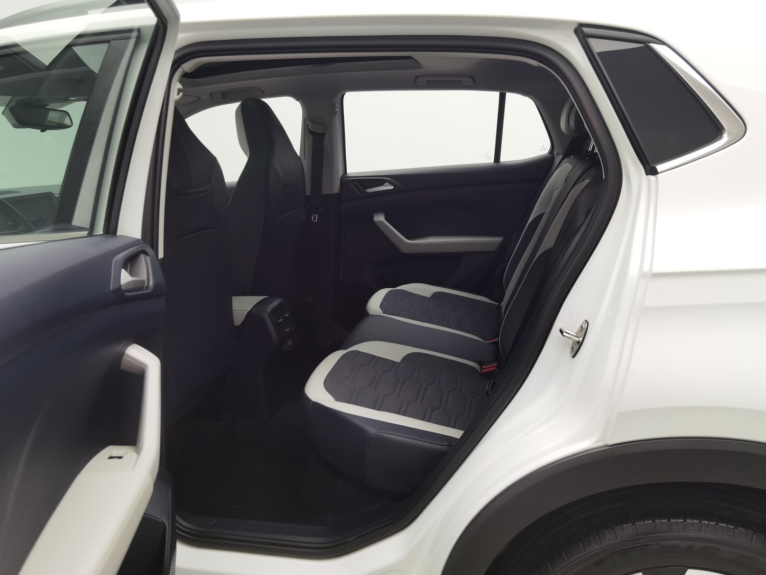 Used Volkswagen Tharu 2025 1.5 AT