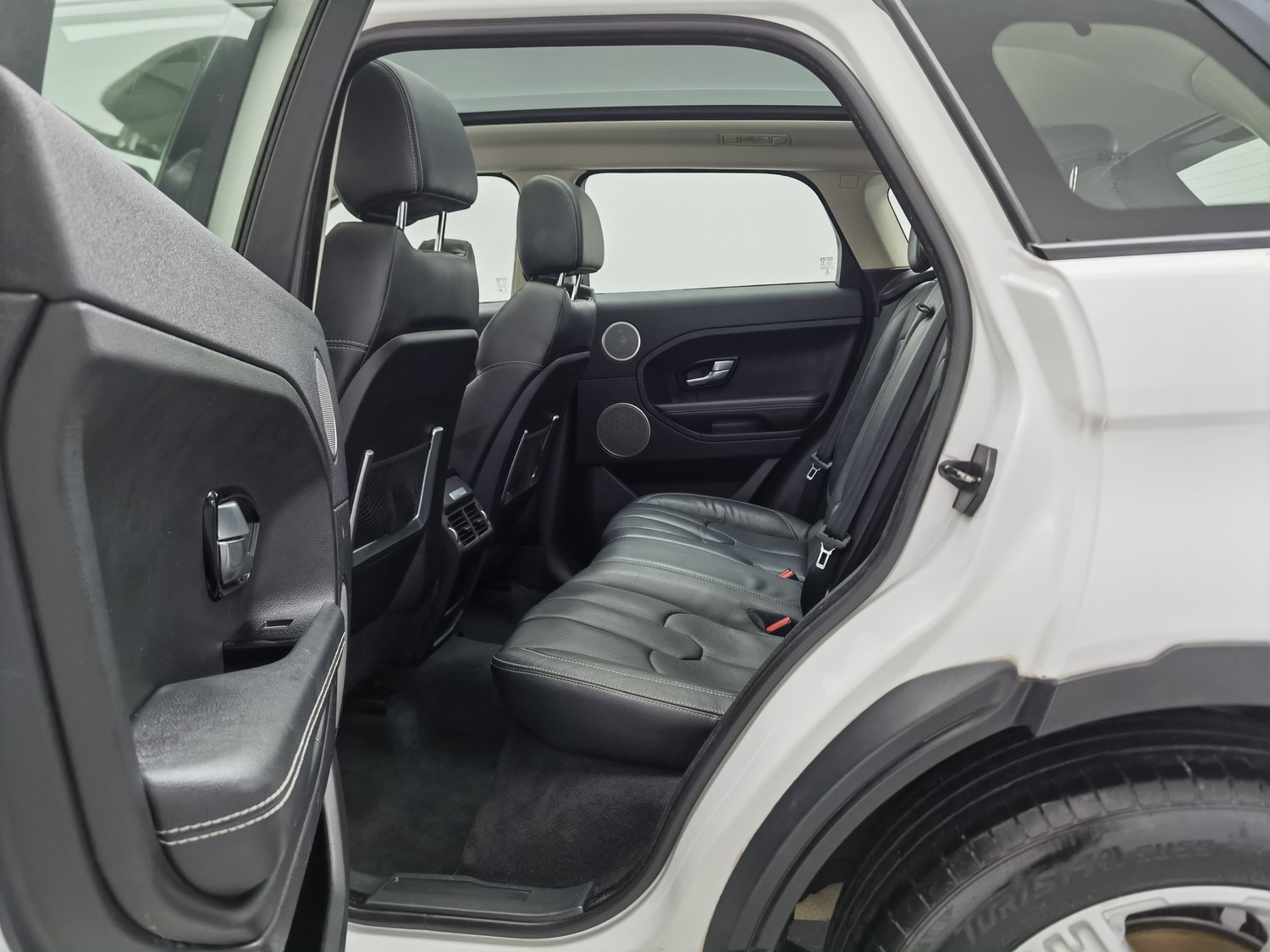 Б/У Land Rover Range Rover Evoque 2015 2.0 AT