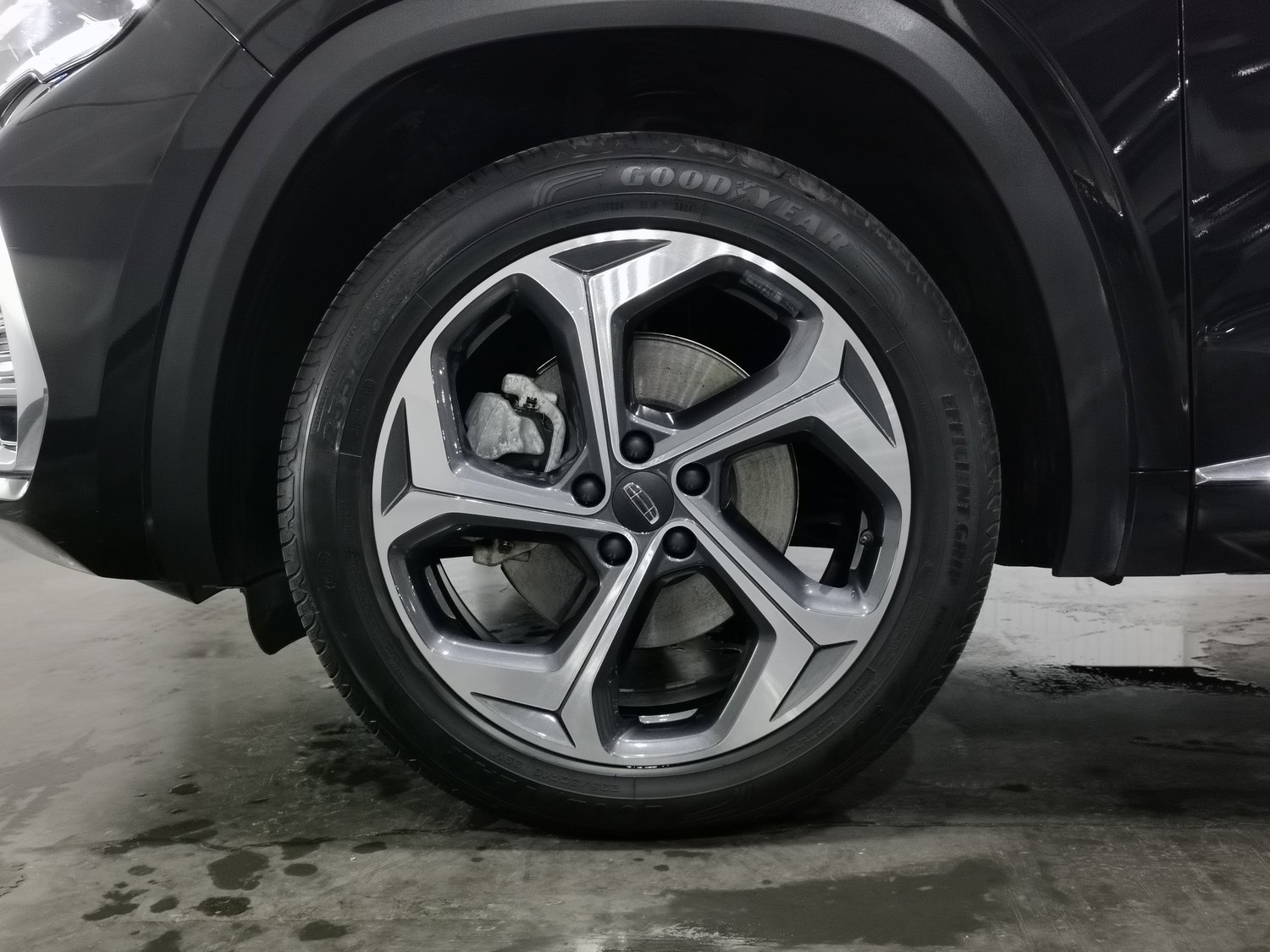 Подержанный Geely Xingyue L 2024 2.0 AT