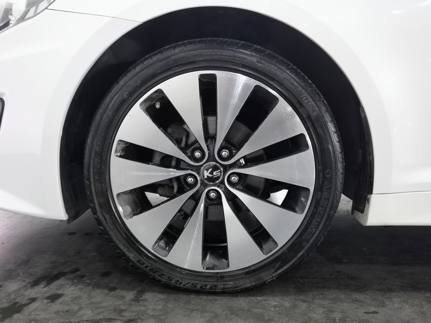 Продается подержанный Kia K5 2012 года выпуска, 2.0 AT.
