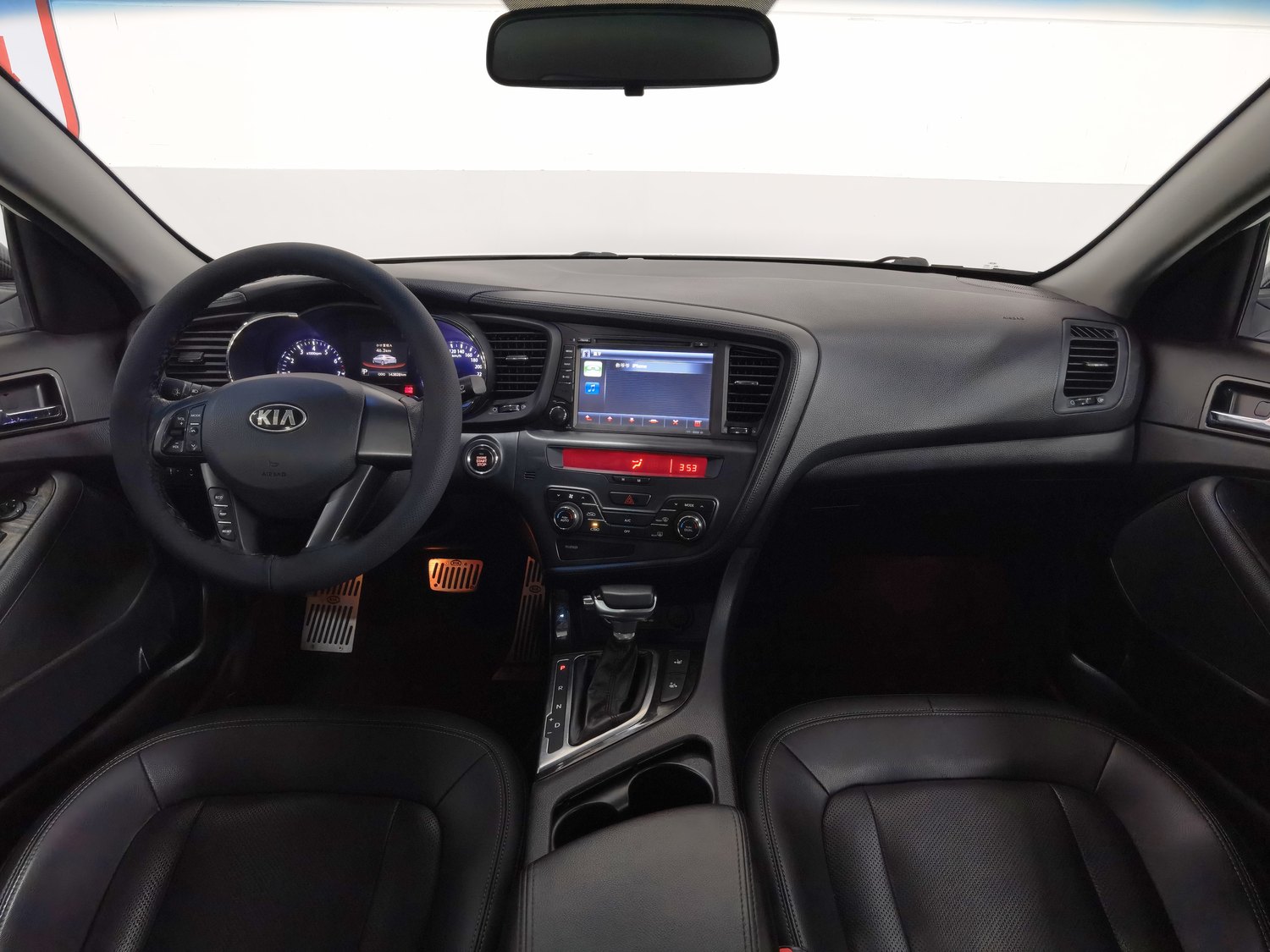 Продается подержанный Kia K5 2012 года выпуска, 2.0 AT.