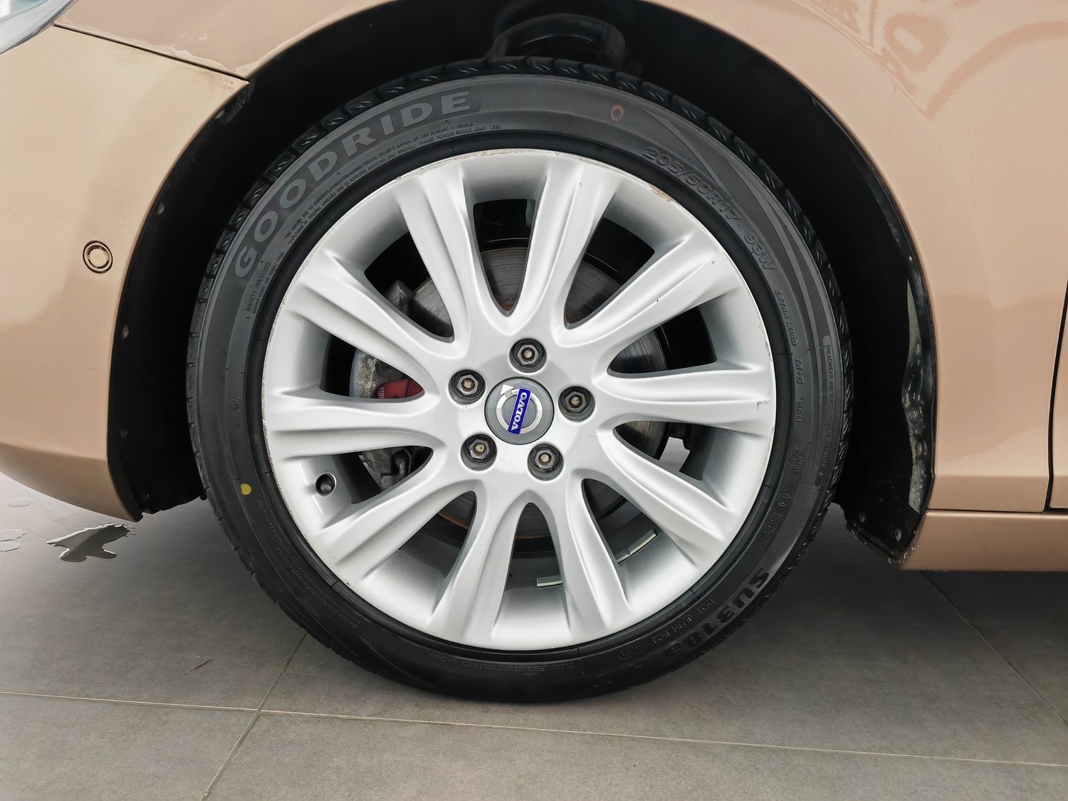 Used Volvo V40 2015 1.6 AT