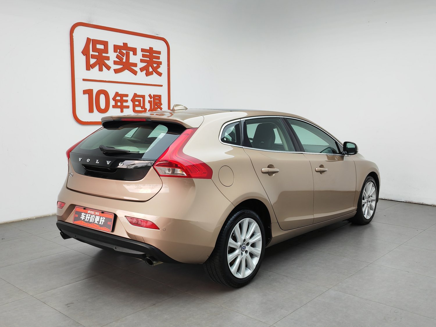 Used Volvo V40 2015 1.6 AT