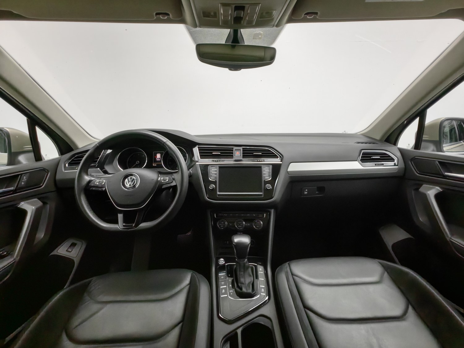 Used Volkswagen Tiguan L 2018 2.0 AT