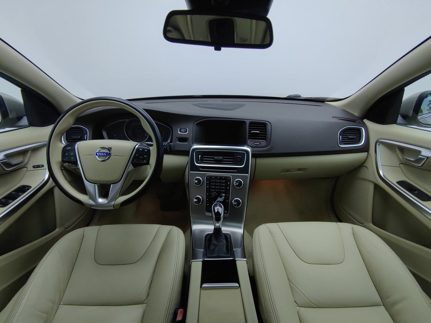 Used Volvo S60 2015 2.0 AT