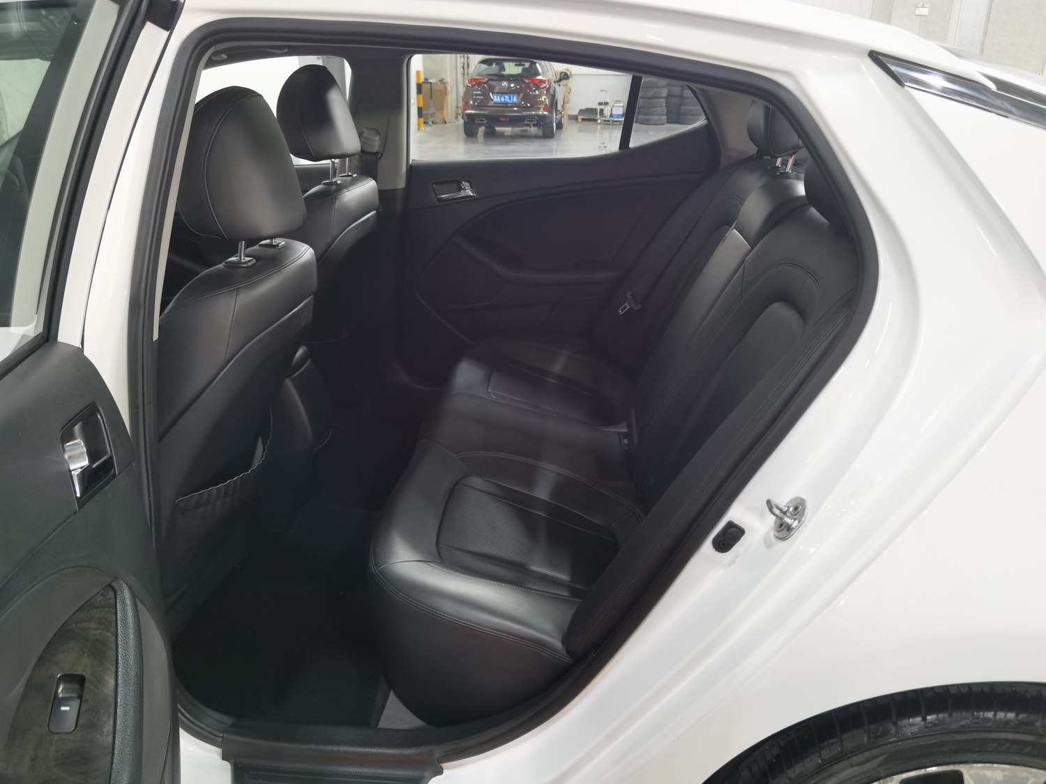 Продается подержанный Kia K5 2012 года выпуска, 2.0 AT.