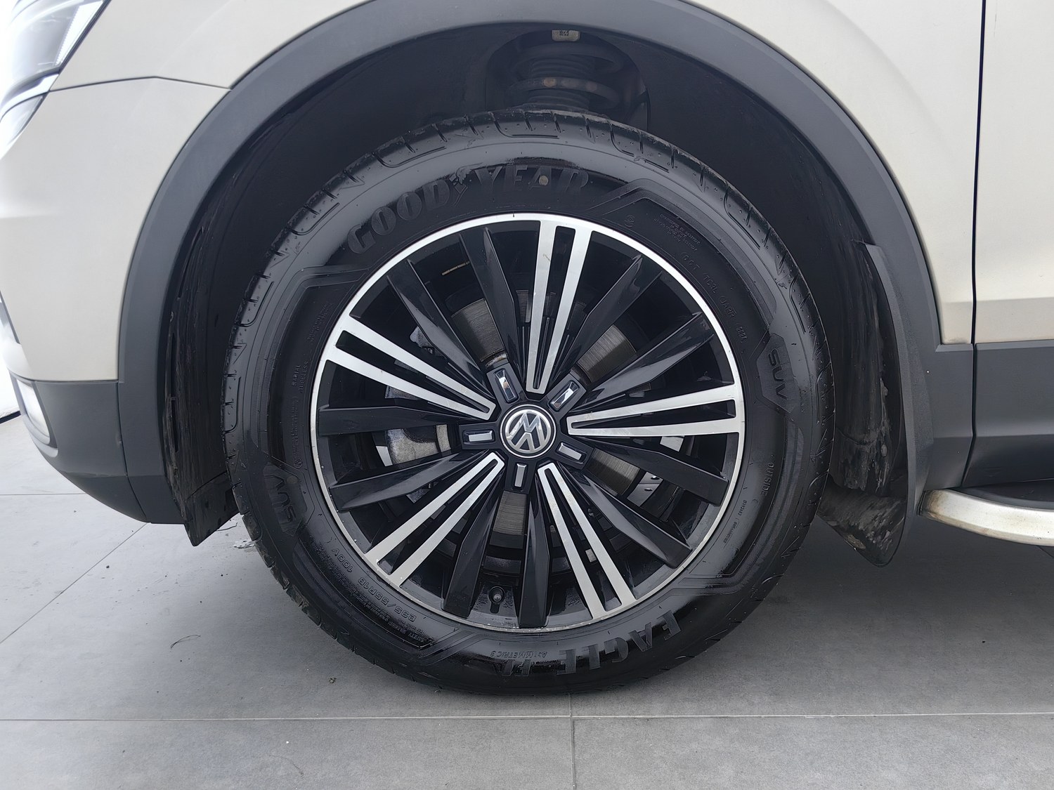 Used Volkswagen Tiguan L 2018 2.0 AT