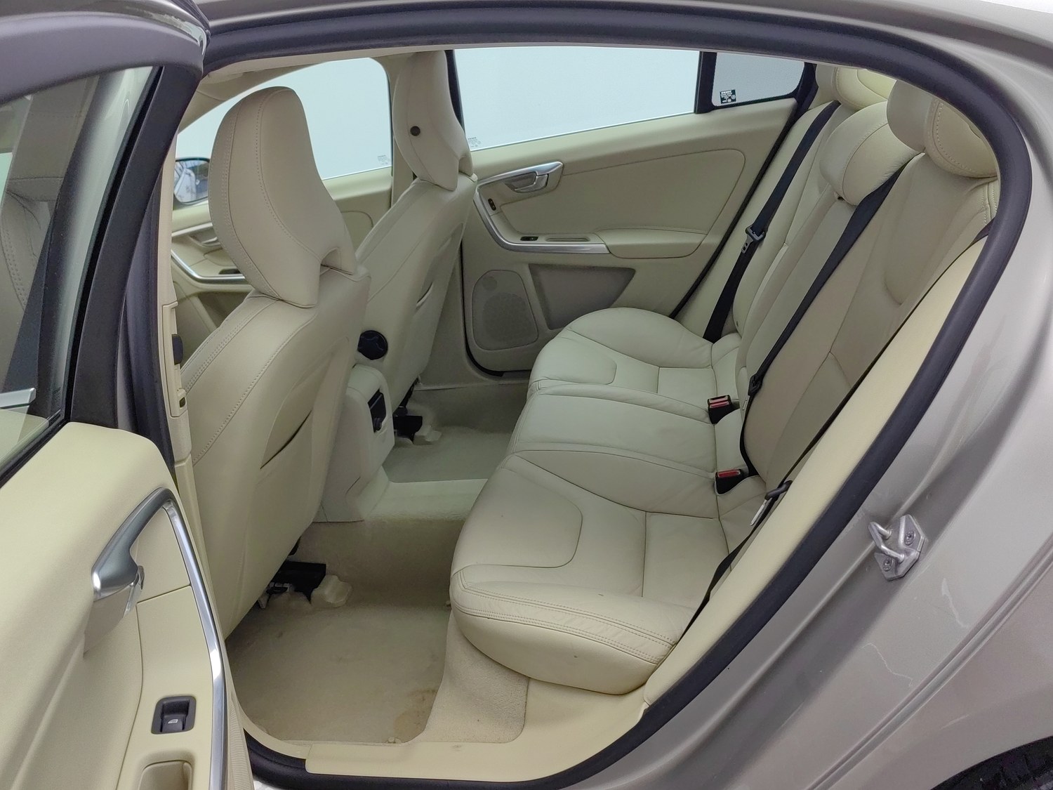 Used Volvo S60 2015 2.0 AT