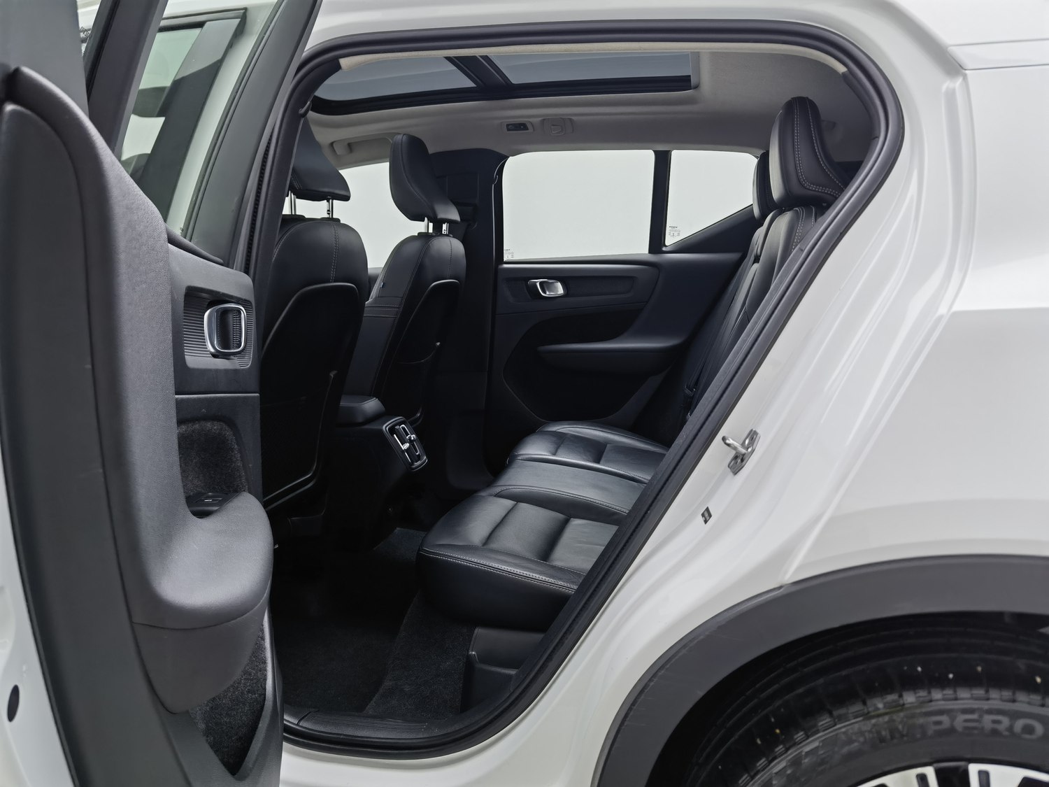 Used Volvo XC40 2021 2.0 AT