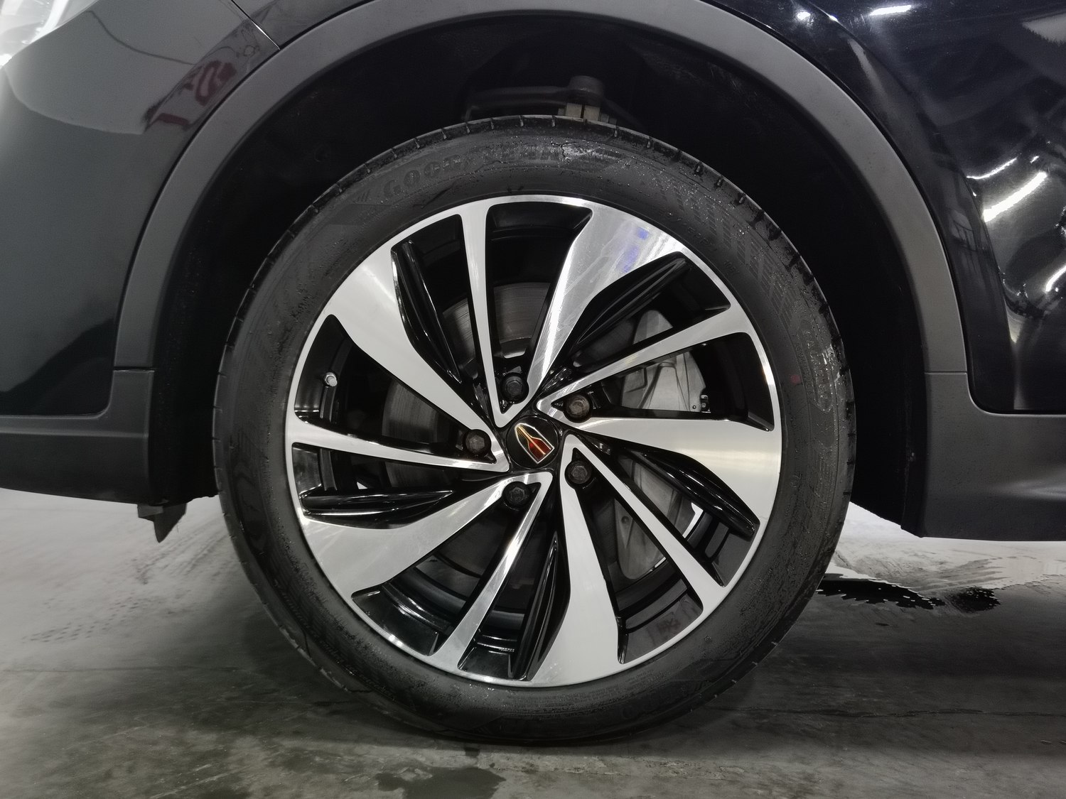 Б/у часы Hongqi HS7 2019 года выпуска, версия 3.0 AT.