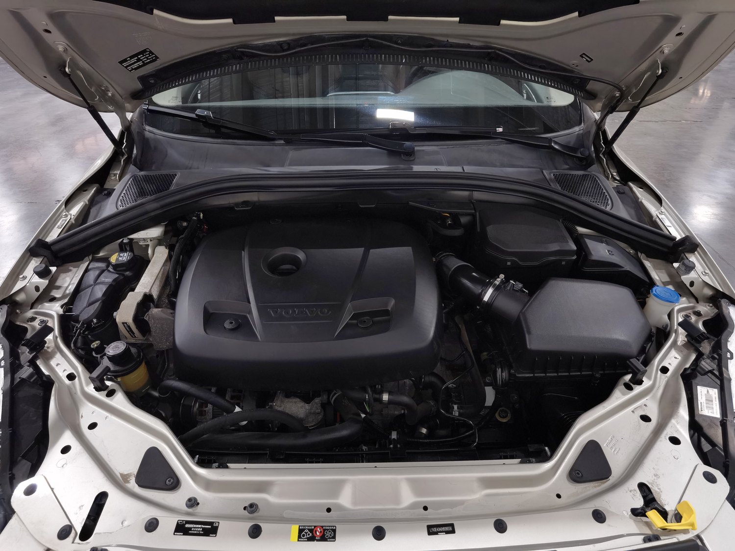 Used Volvo XC60 2017 2.0 AT