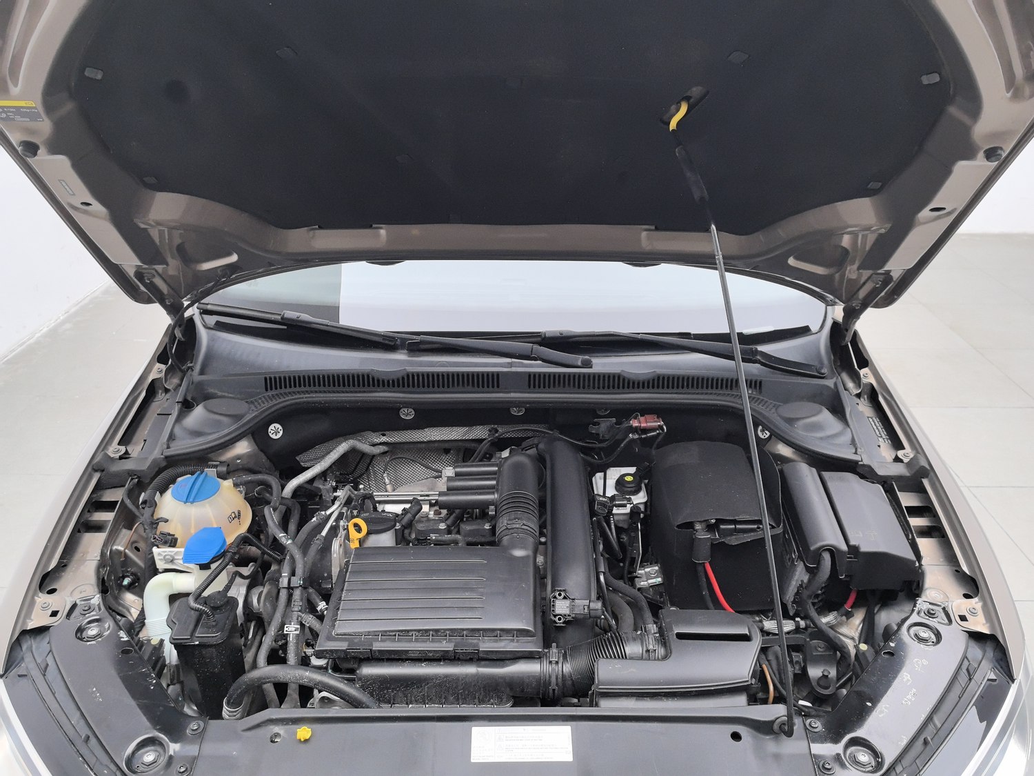 Used Volkswagen Sagitar 2015 1.4 AT