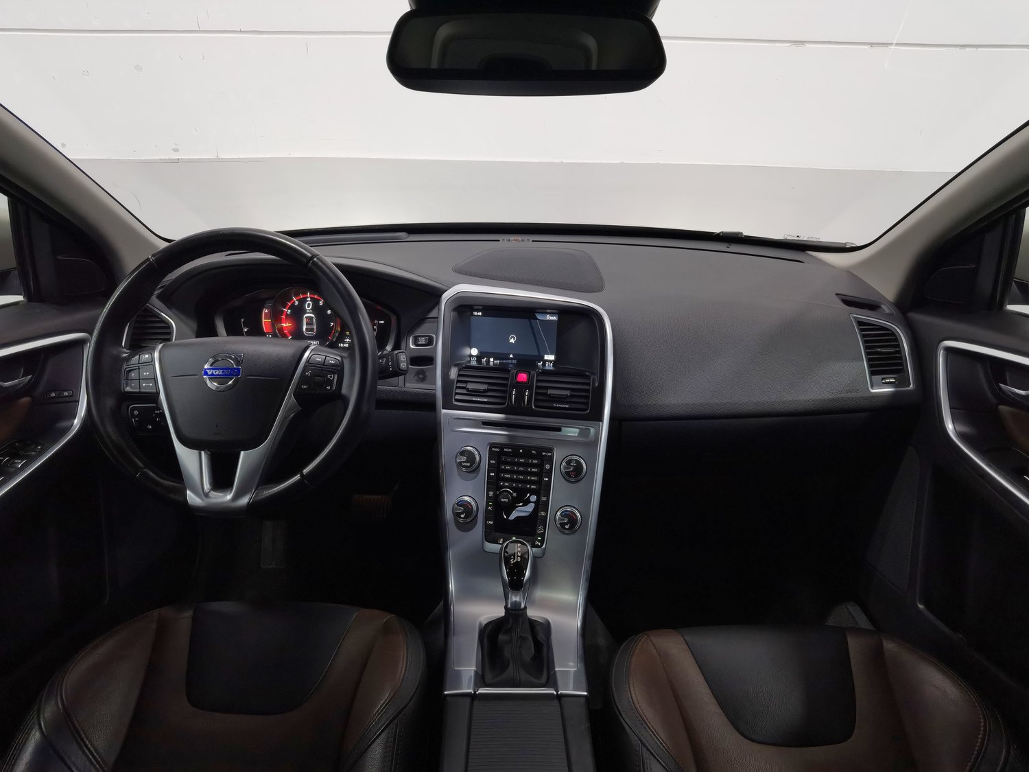 Used Volvo XC60 2017 2.0 AT