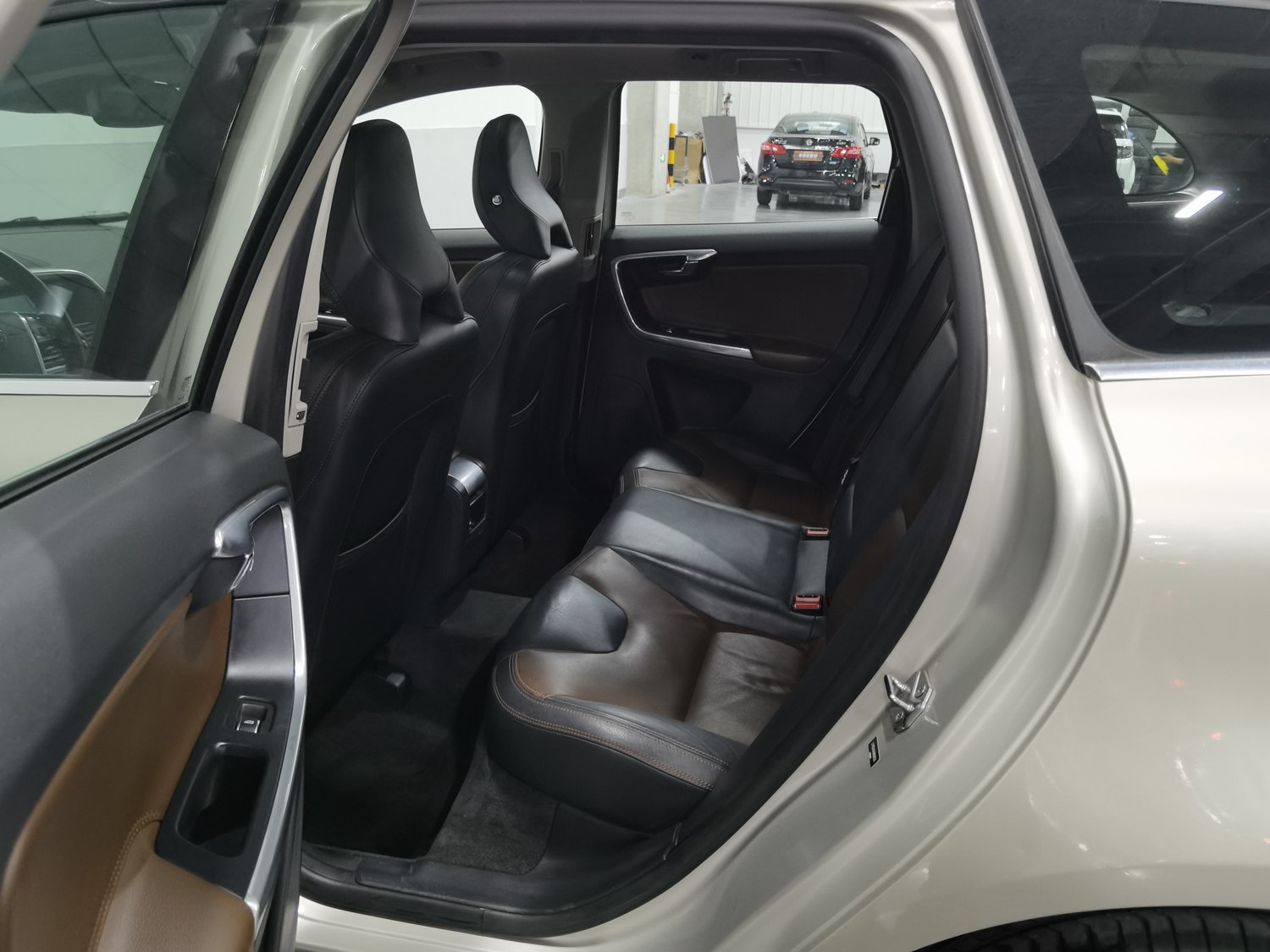 Used Volvo XC60 2017 2.0 AT