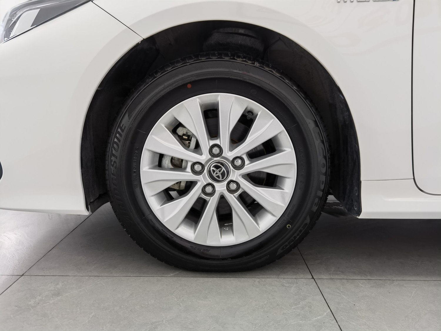 Подержанный Toyota Corolla 2023 года выпуска, 1.8 AT