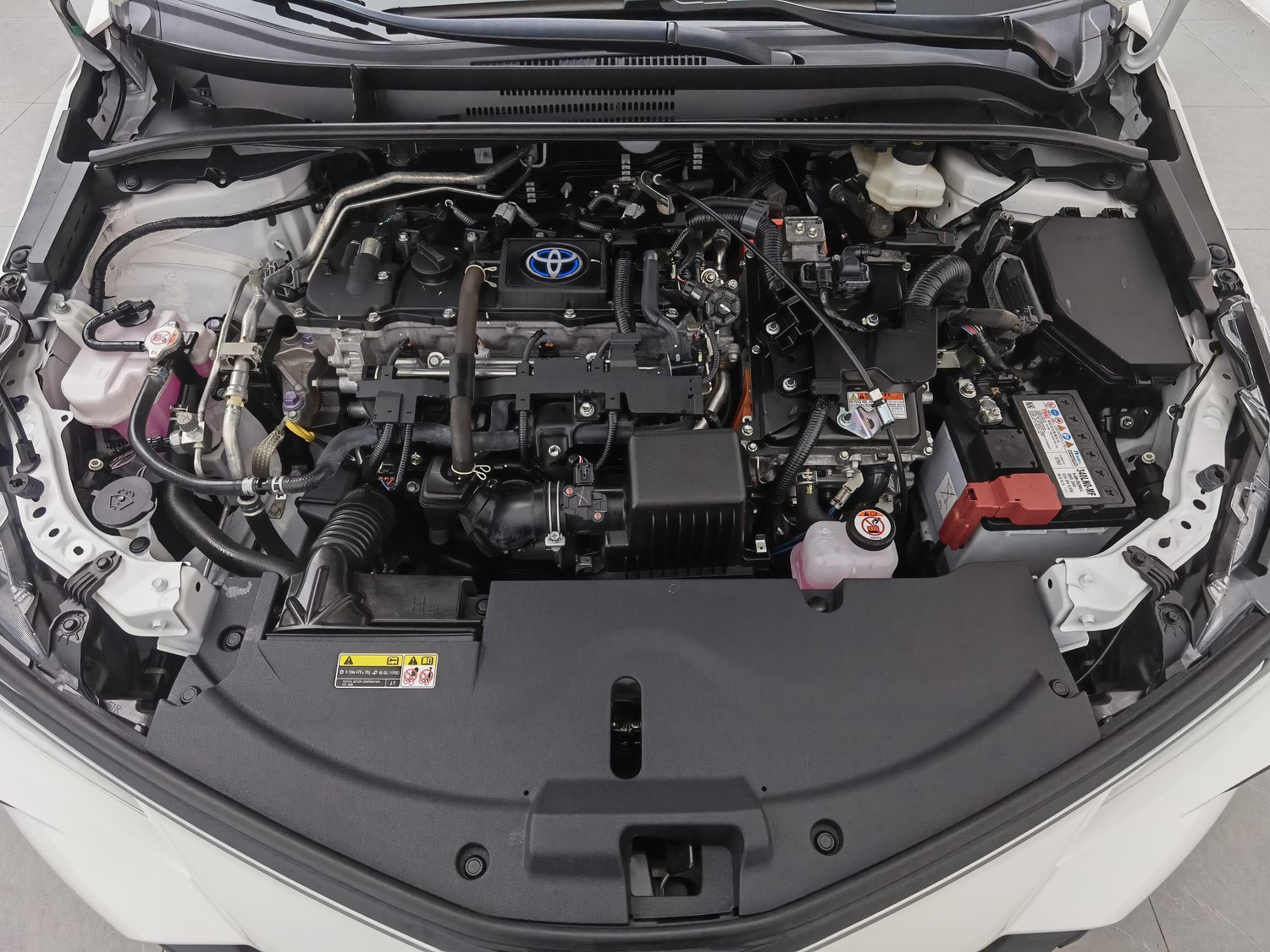 Подержанный Toyota Corolla 2023 года выпуска, 1.8 AT
