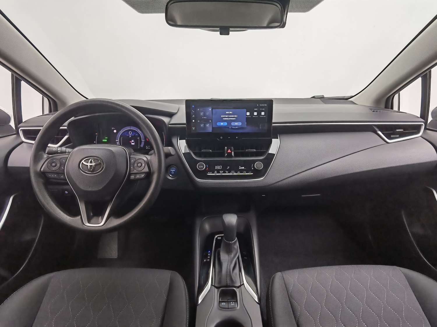 Подержанный Toyota Corolla 2023 года выпуска, 1.8 AT