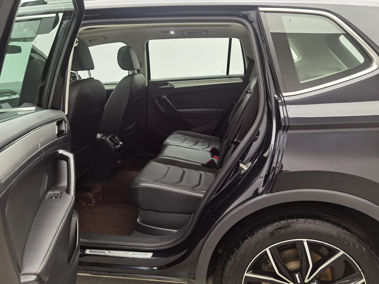 Used Volkswagen Tiguan L 2020 2.0 AT