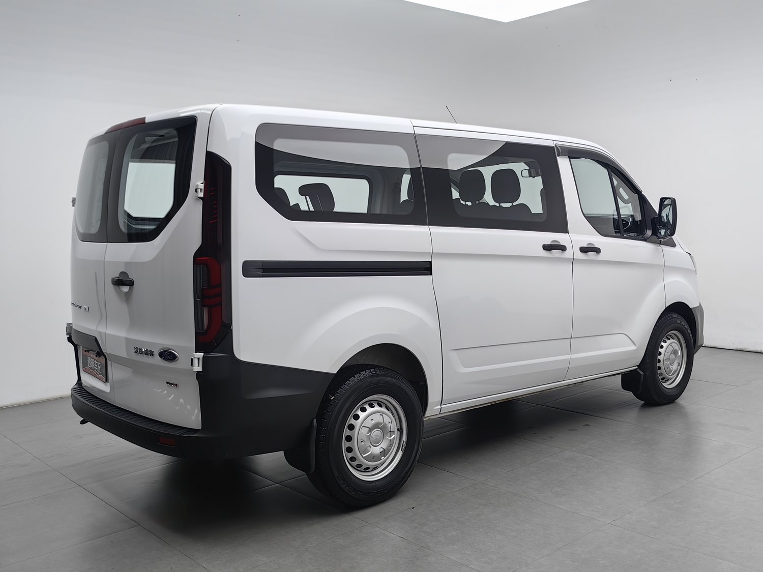 Подержанный Ford Transit 2023 года выпуска, 2.0 MT.
