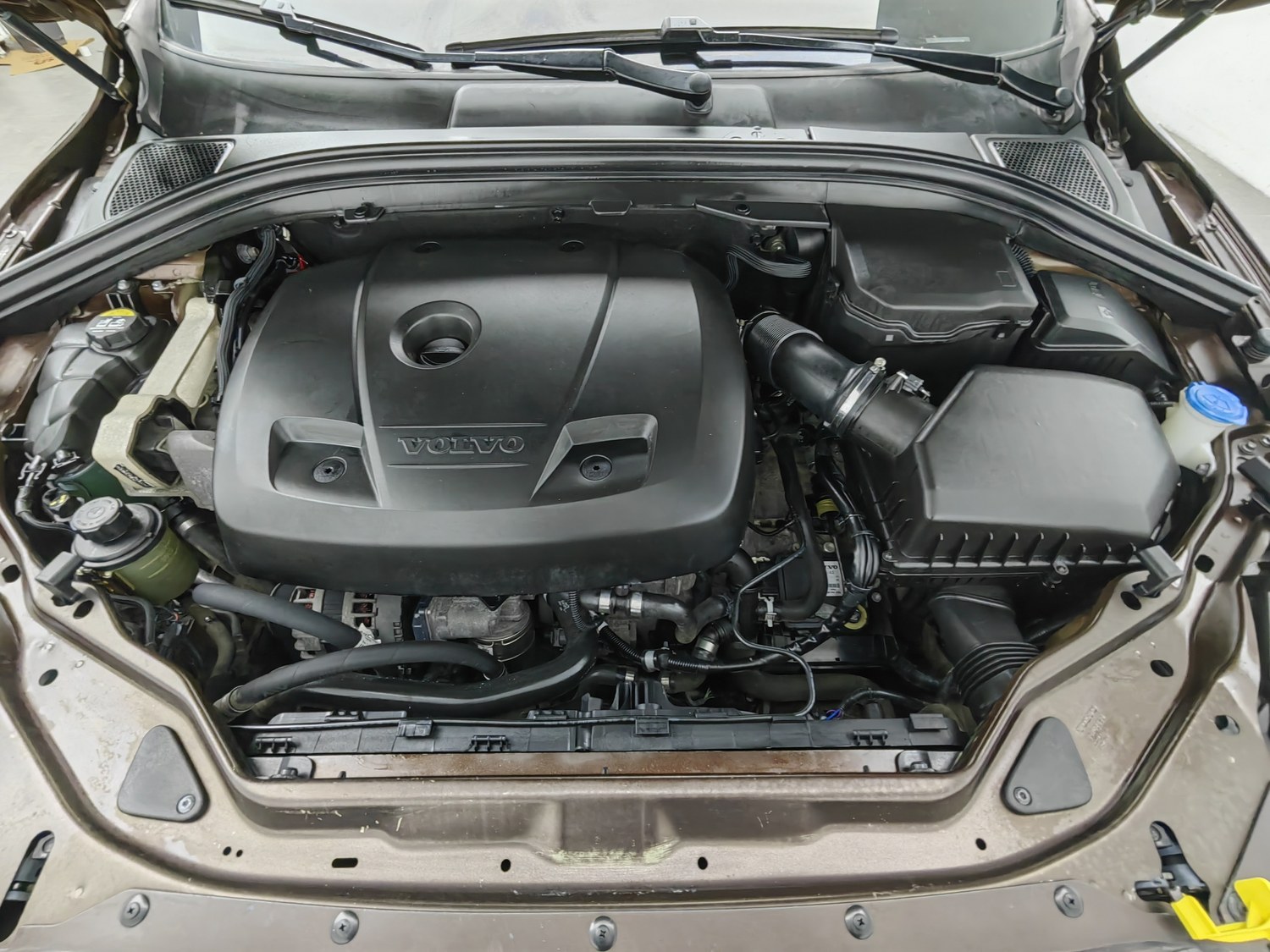 Used Volvo XC60 2017 2.0 AT