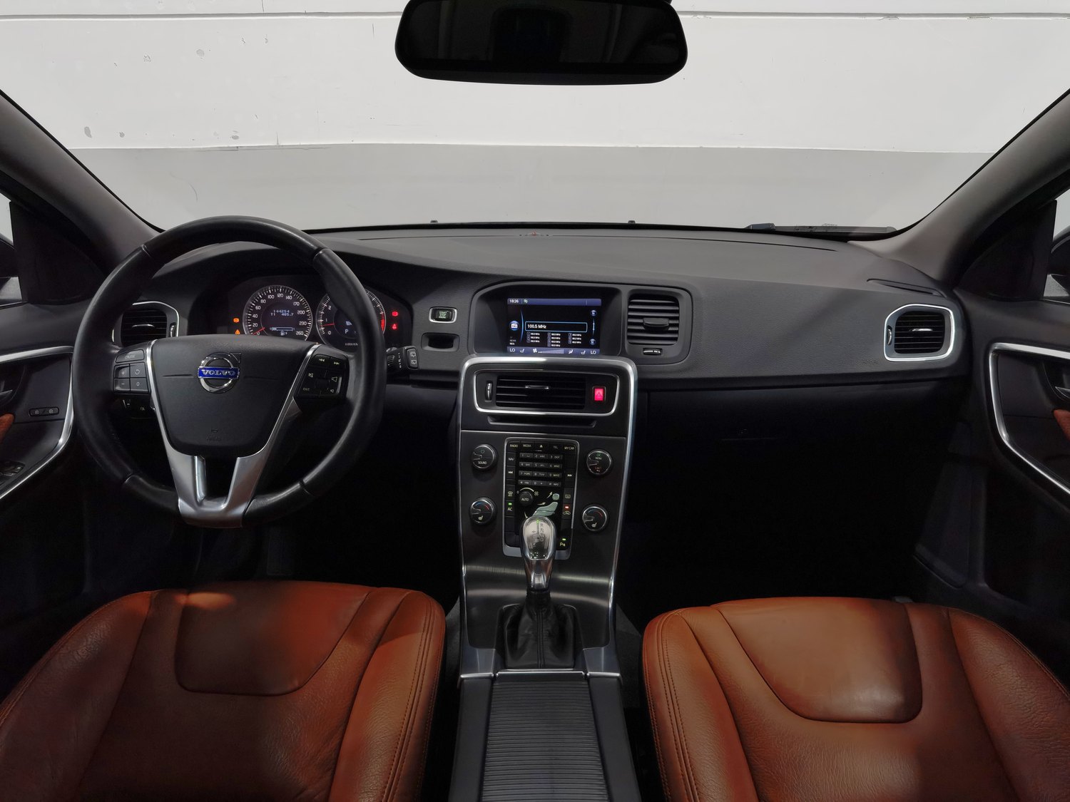 Used Volvo V60 2013 2.0 AT
