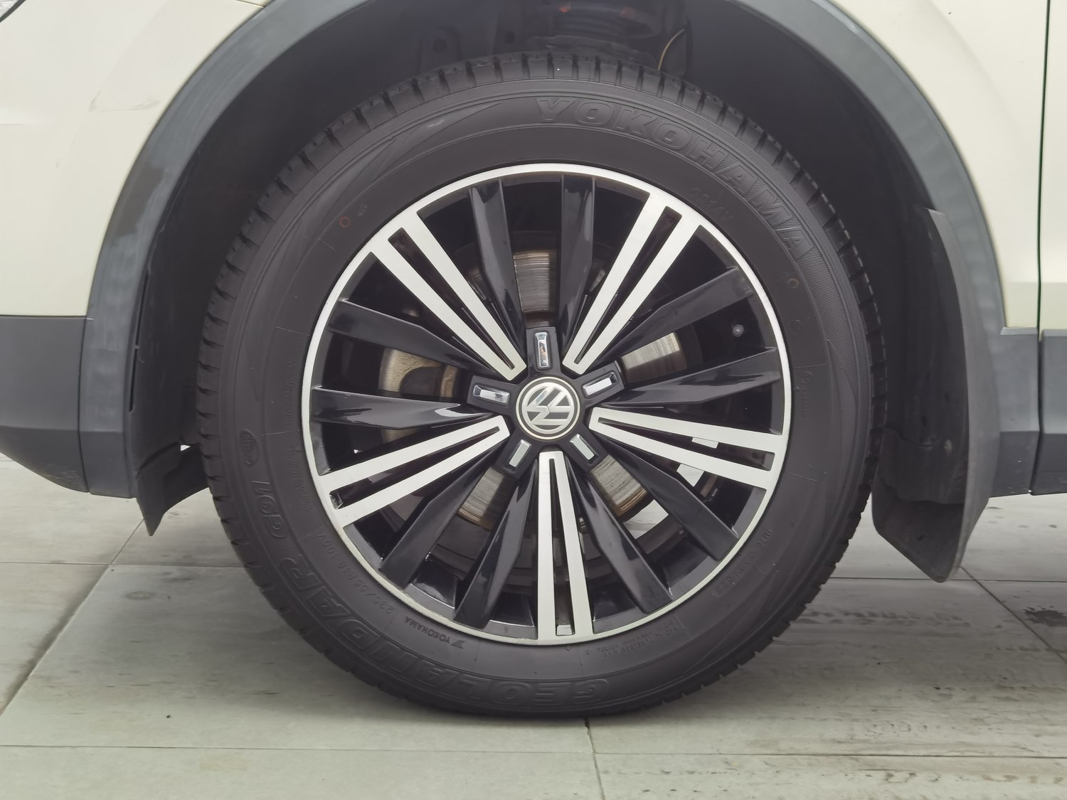 Used Volkswagen Tiguan L 2019 2.0 AT