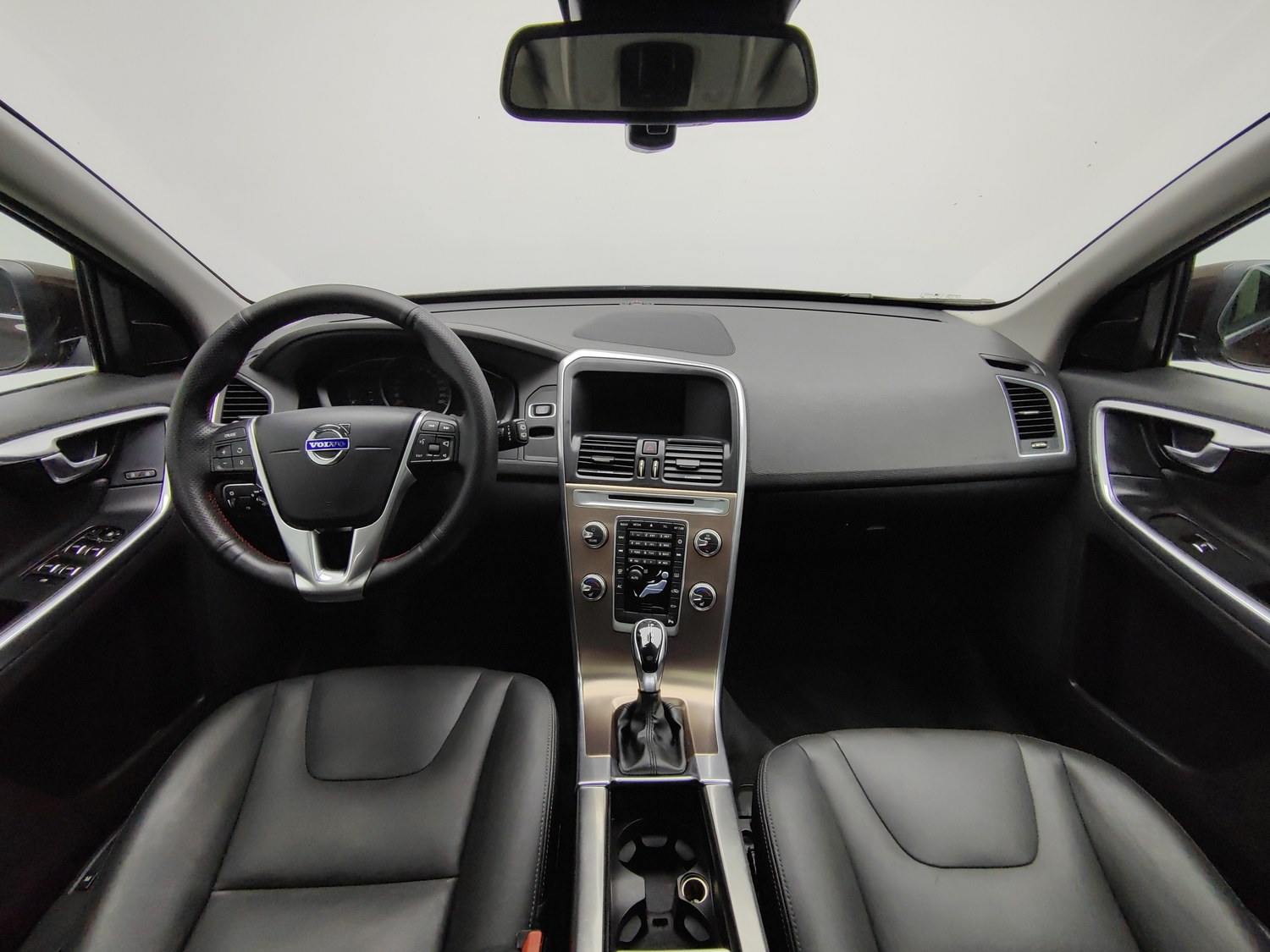 Used Volvo XC60 2017 2.0 AT