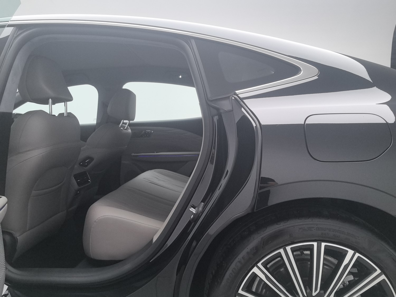 Used Geely Galaxy Starship 8 2025 1.5 AT