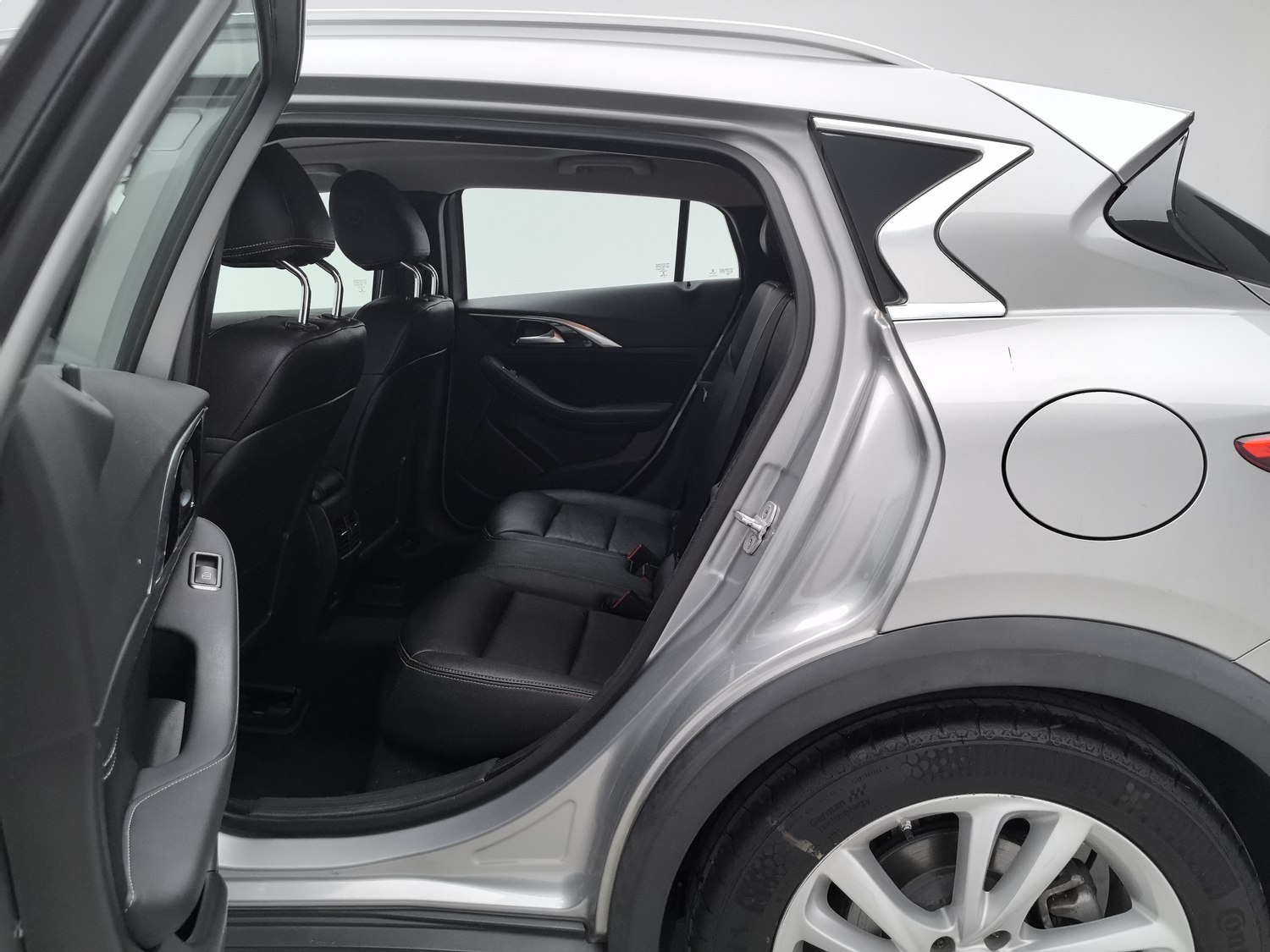 Used Infiniti QX30 2017 1.6 AT