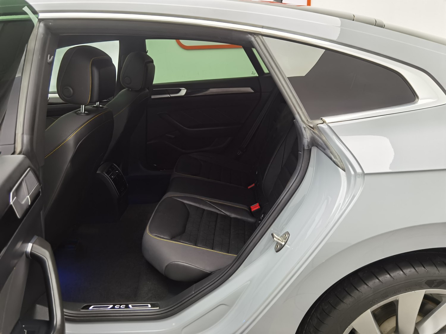 Подержанный Volkswagen CC 2021 года выпуска, 2.0 AT