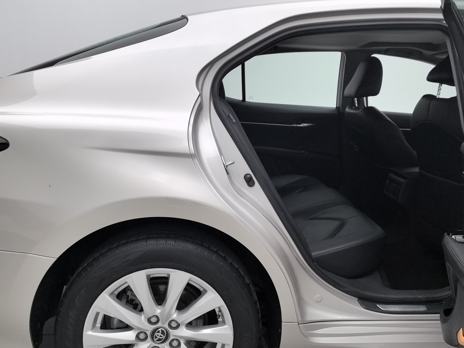 Used Toyota Camry 2019 2.0 AT