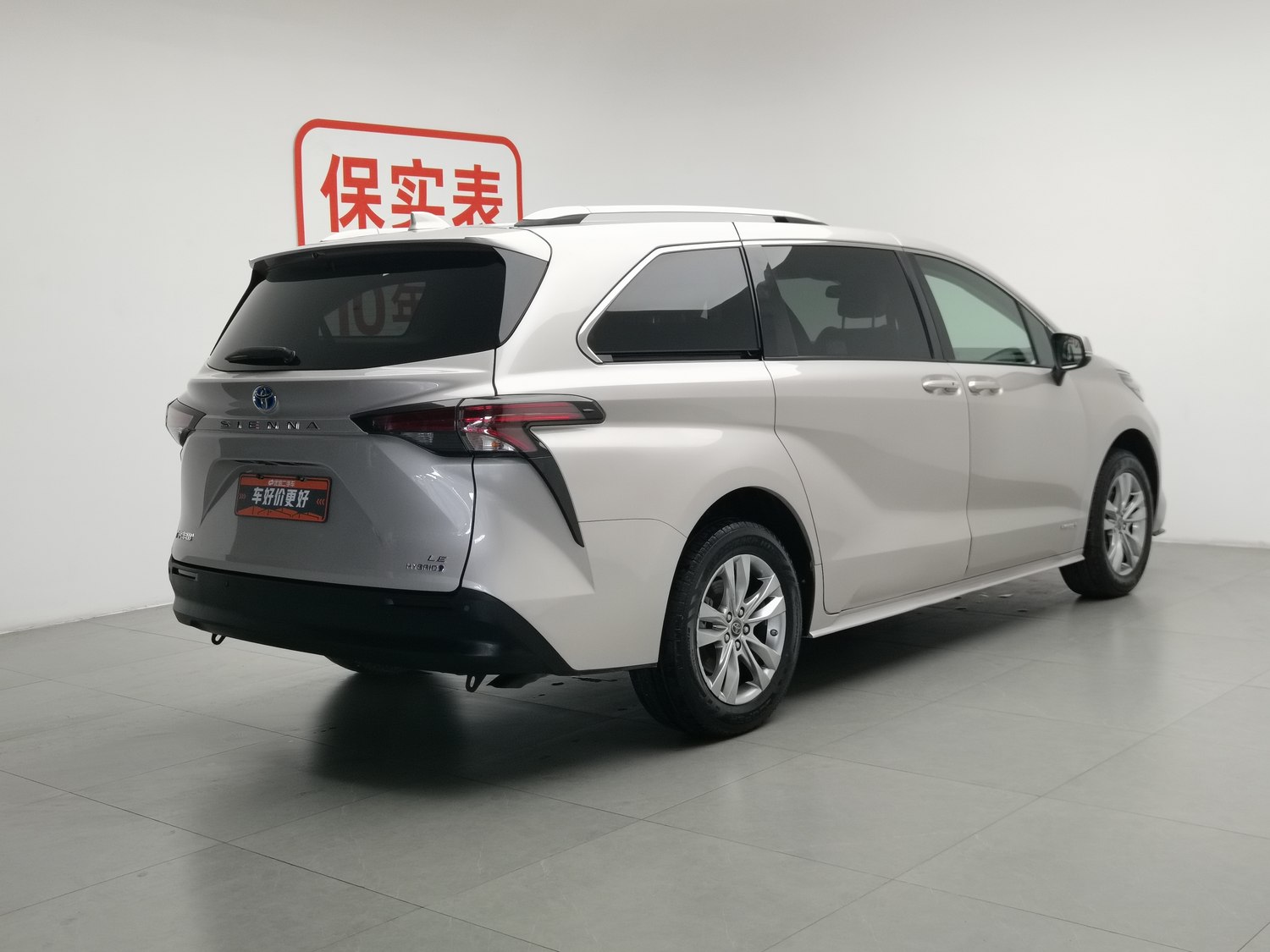 Подержанный Toyota Sienna 2023 года выпуска, 2.5 AT