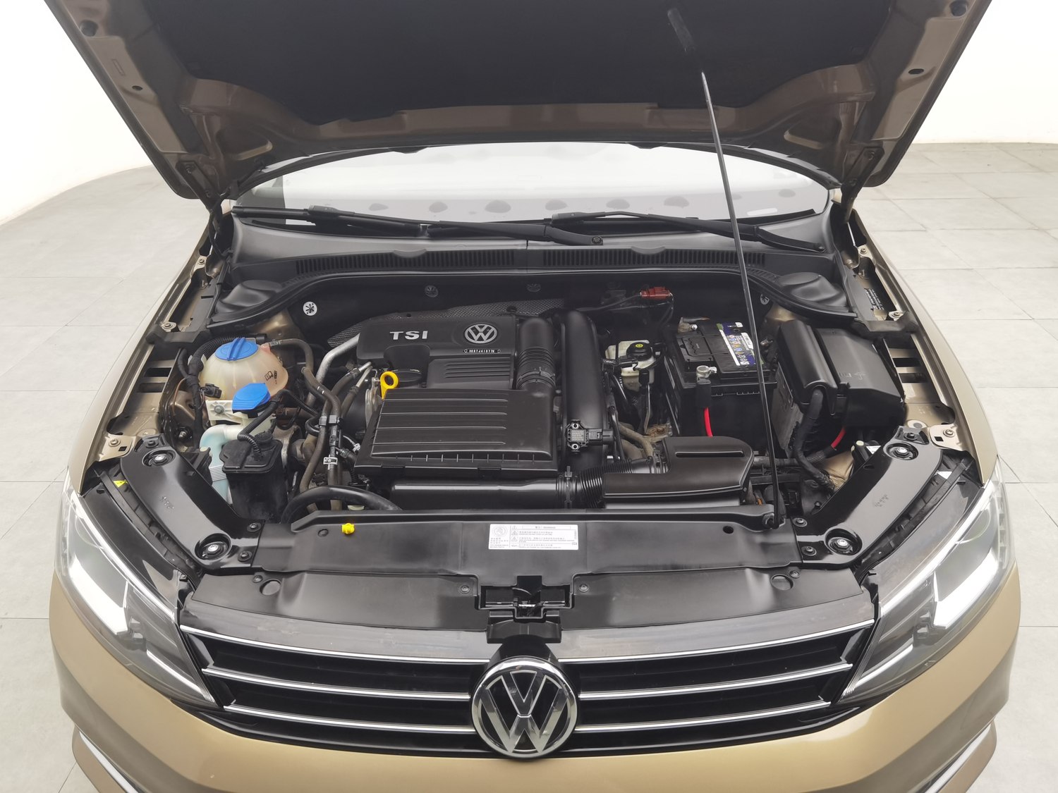 Used Volkswagen Sagitar 2015 1.4 AT