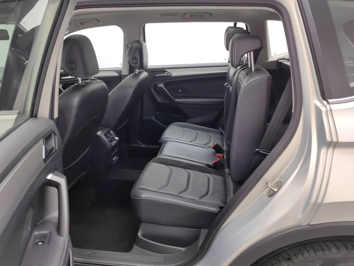 Used Volkswagen Tiguan L 2021 2.0 AT