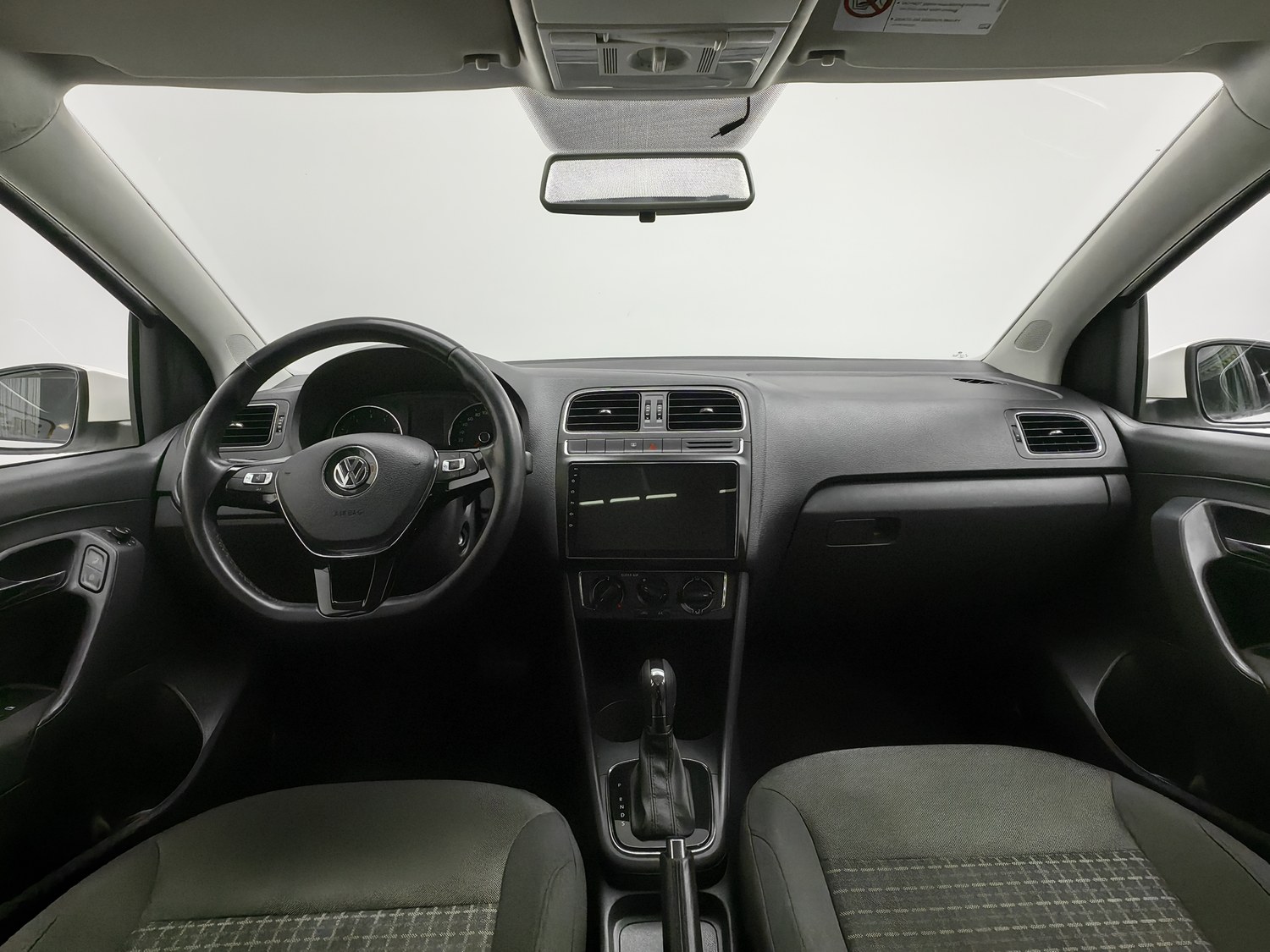 Подержанный Volkswagen Polo 2016 года выпуска, 1.6 AT